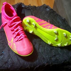 Nike JR Mercurial 9 Soccer Cleats  Size 4.5y Pink. Condition is Pre- owned